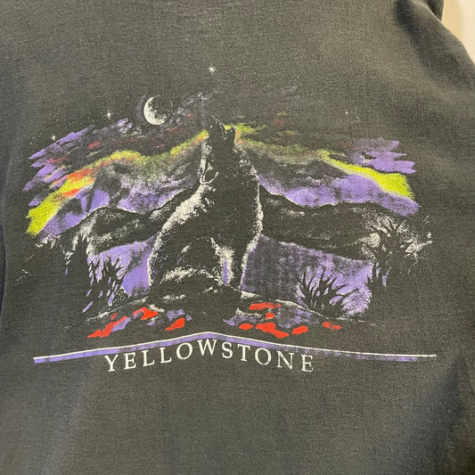 Vintage Yellowstone Wolf Shirt XL