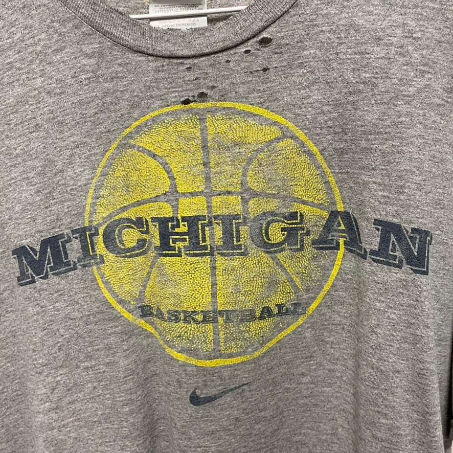 Vintage Michigan Wolverines Basketball Nike 'Just Do It' Shirt XL